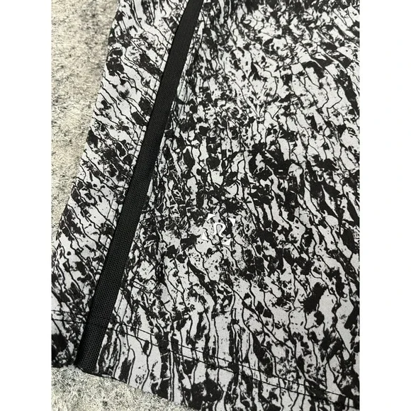 Lululemon Pace Breaker Shorts 9" Mens Small Lined Gray Splatter Soul Cycle Skull - Picture 4 of 10